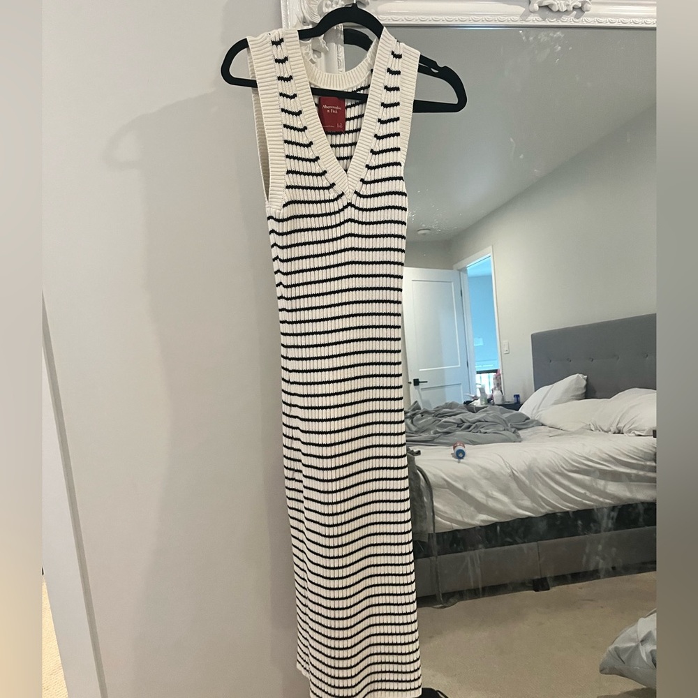 Never Worn Abercrombie & Fitch Black and White Striped Knit Midi Dress